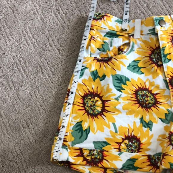 American Apparel High Rise White Sunflower Shorts - Picture 4 of 6